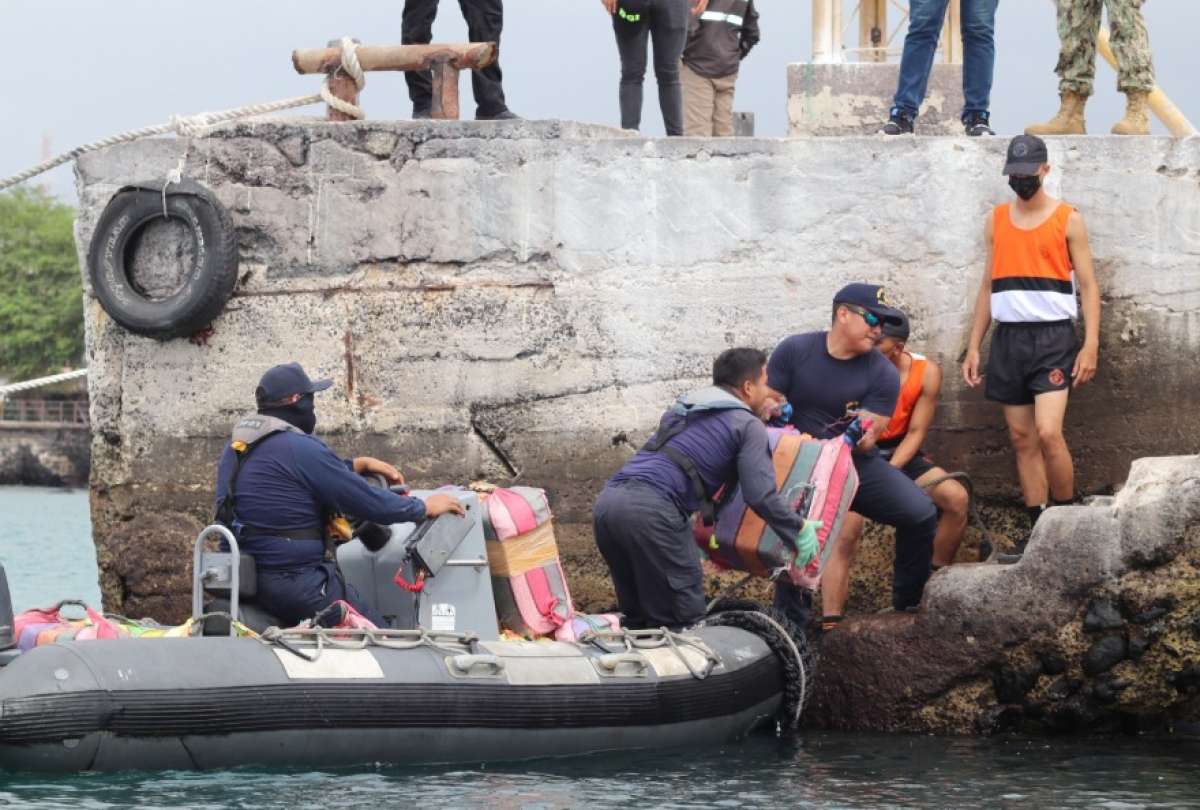 Ecuador intercepta lancha con casi dos toneladas de droga en Islas ...