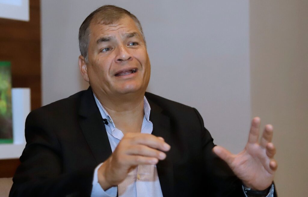 De acuerdo con el expresidente Rafael Correa, lo único que puede acabar con la inercia en la economía ecuatoriana es una buena inversión pública.