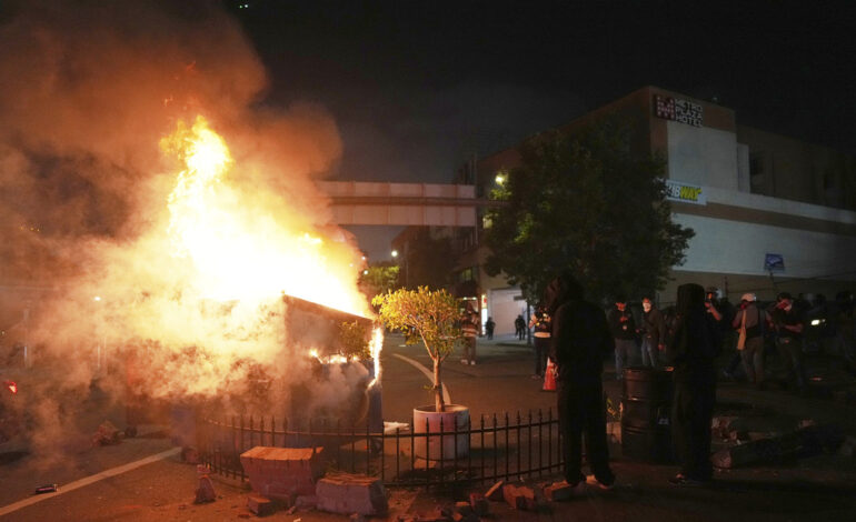  Protestas violentas hunden Los Ángeles en el caos