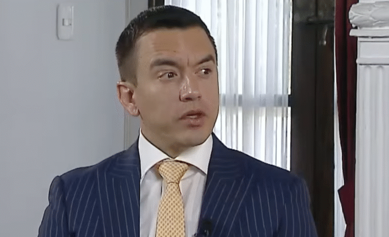 Noboa cambia versión sobre las bases militares: de Galápagos a Manta y Salinas