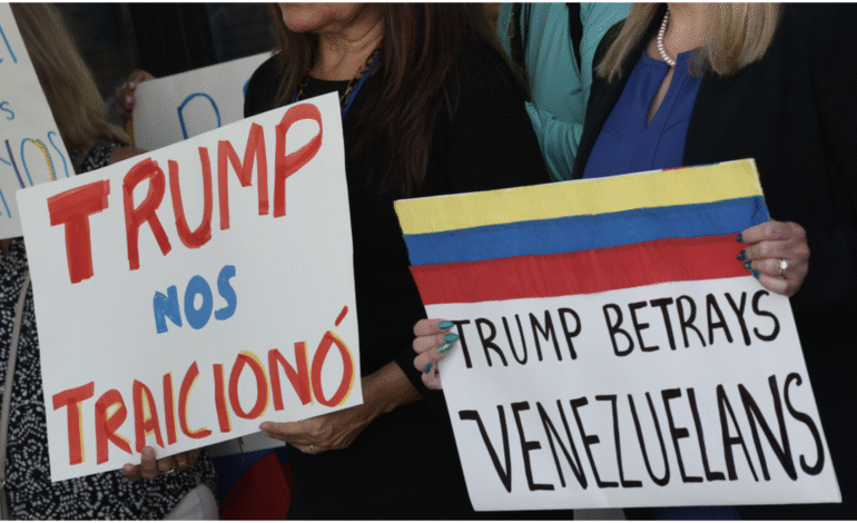  Maduro acusa a EE.UU. de desaparecer, torturar y expulsar «a patadas» a migrantes venezolanos