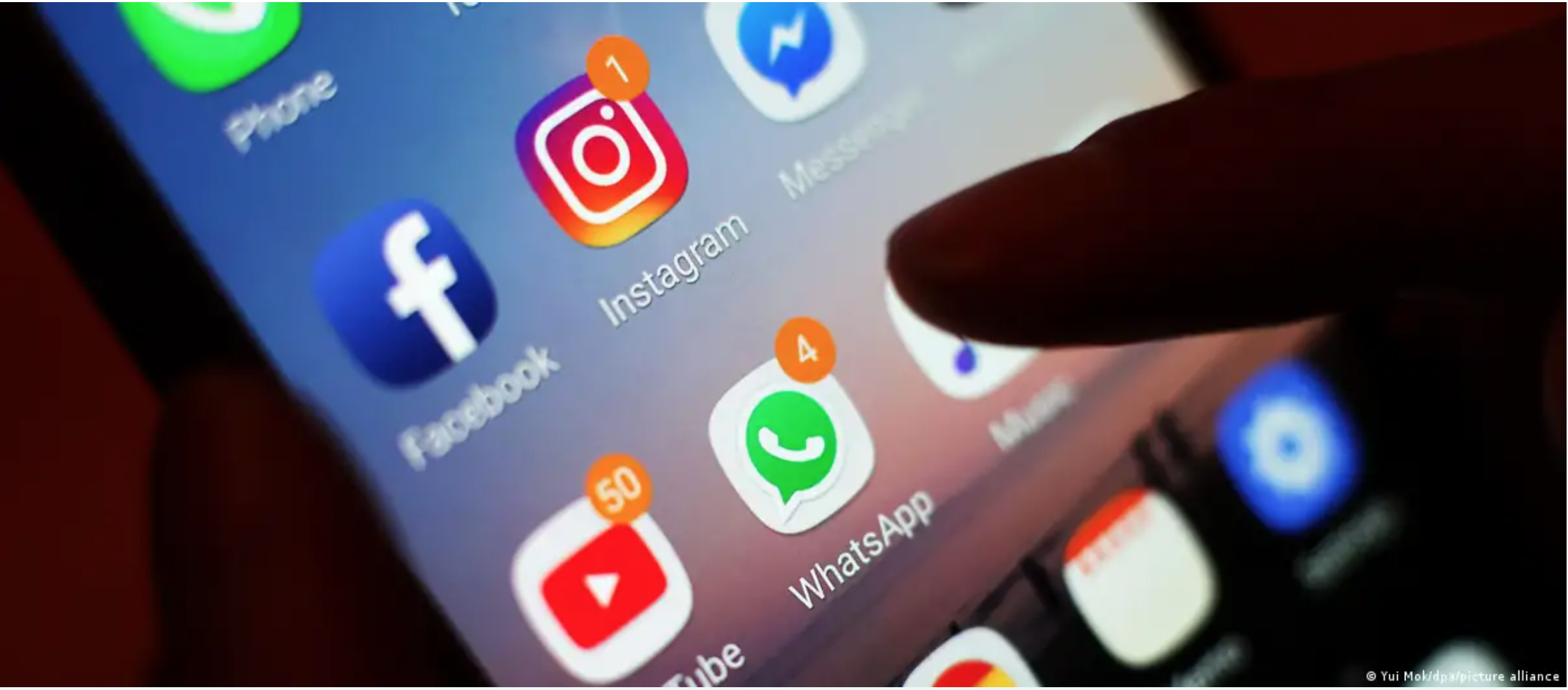 Malasia planea prohibir redes sociales a menores de 16 años