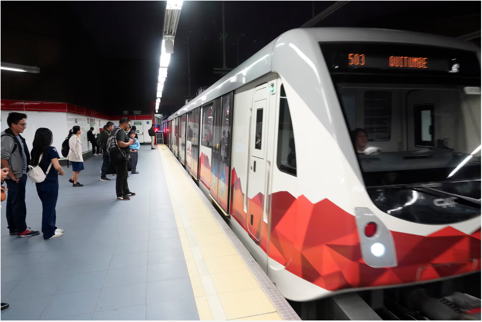 Metro de Quito suspende operaciones por falla crítica en su sistema de ...