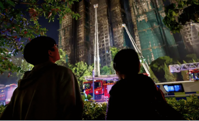  Asciende a 128 la cifra de muertos del incendio de Hong Kong