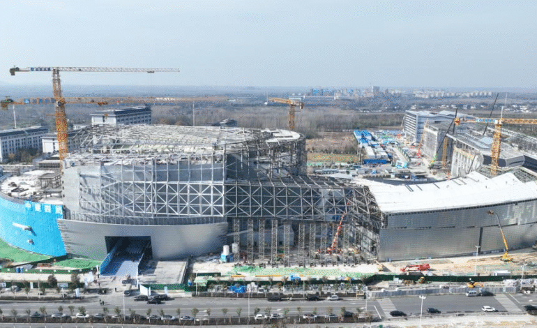  Comienza la construcción del parque de hielo y nieve más grande del mundo.