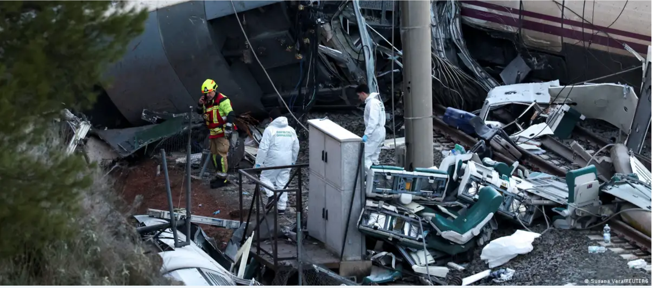  Sube a 40 la cifra de muertos por choque de trenes en España
