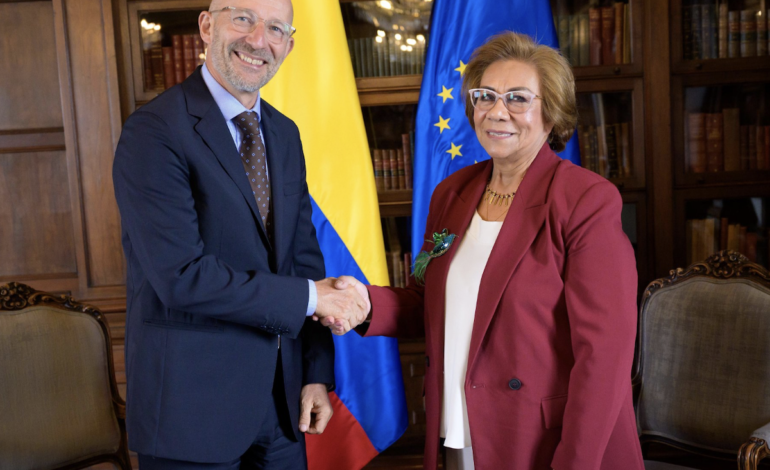  Colombia presenta nota de protesta a Ecuador por tasa de seguridad del 30% a sus importaciones