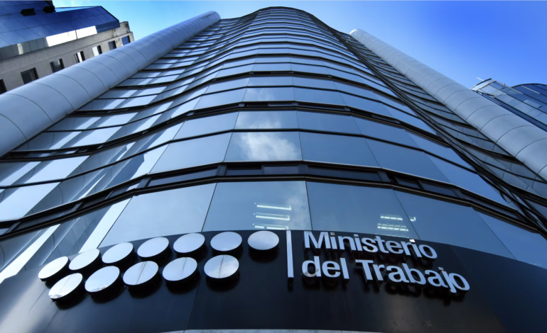  Ministerio del Trabajo emite acuerdo que regula turnos y horarios laborales especiales