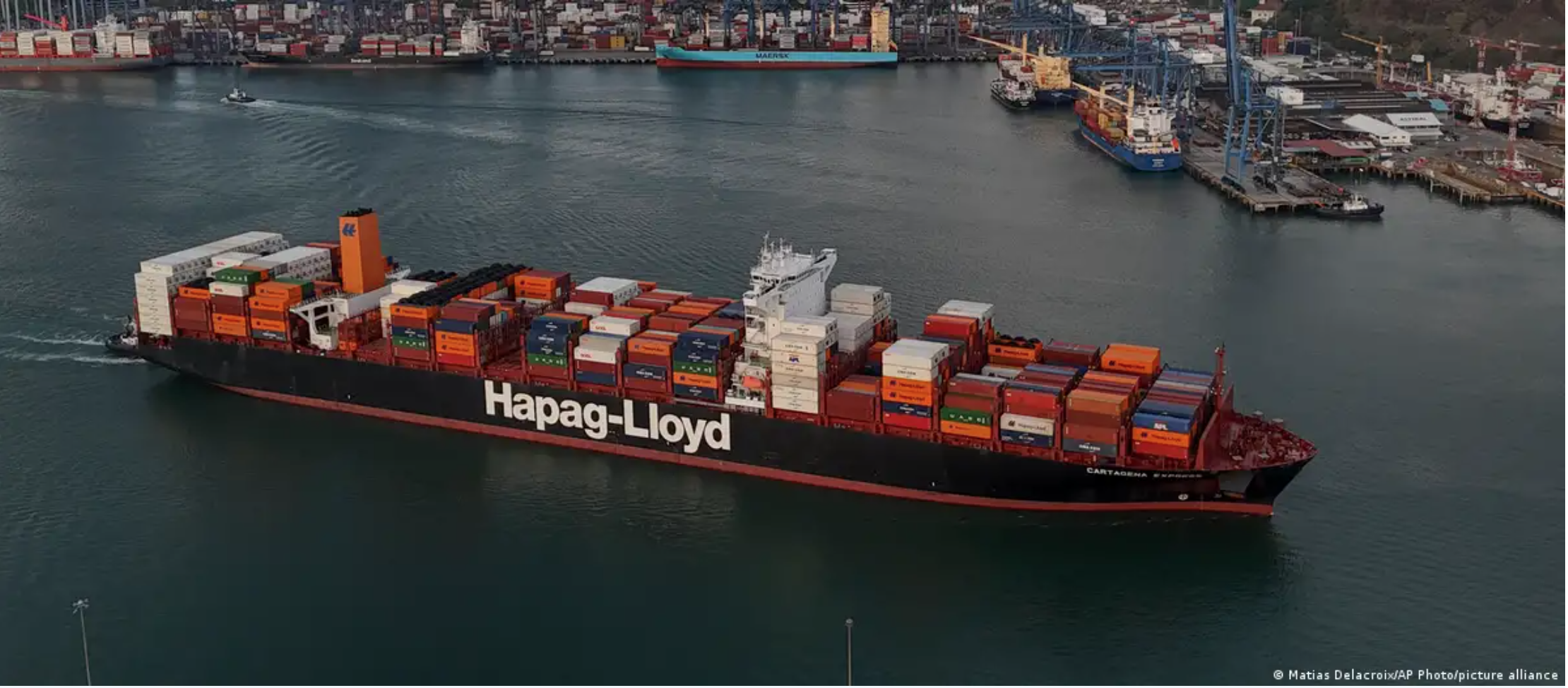 Panamá toma control de dos puertos en el canal 