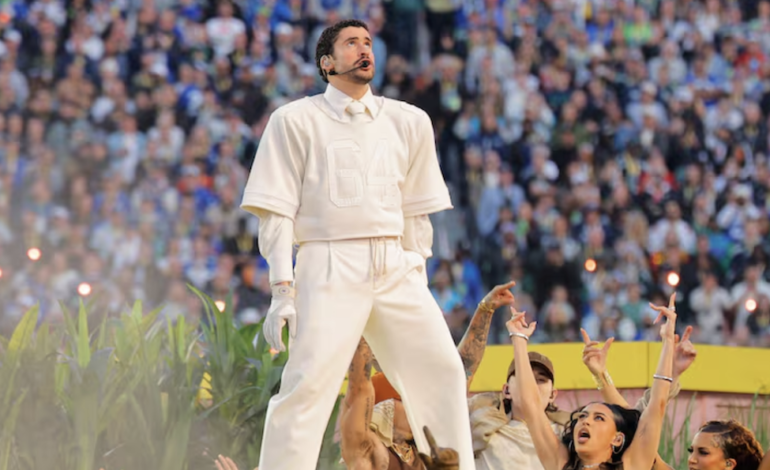  Bad Bunny deslumbra en la Super Bowl con una odisea puertorriqueña y la defensa de América más allá de Estados Unidos