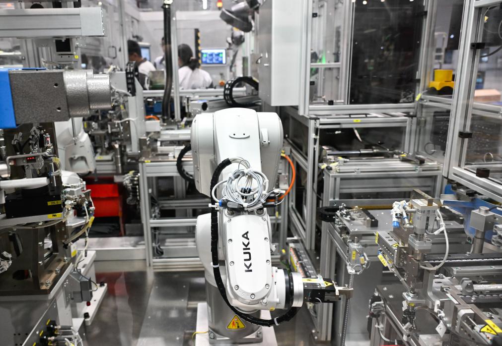 China registra 1,13 millones de nuevas empresas en industrias emergentes y futuras en 2025