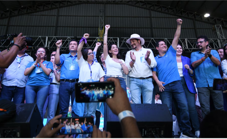  Jueza del TCE declara que denuncia de Diana Atamaint contra integrantes de la RC por manejo de cuentas de campaña prescribió