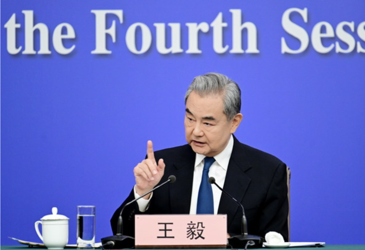 Máximo diplomático chino dice que China está dispuesta a trabajar con miembros del BRICS para abordar desafíos globales urgentes