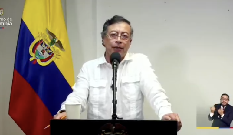  Presidente colombiano niega lazos con narcotráfico tras reportes de investigación en EEUU