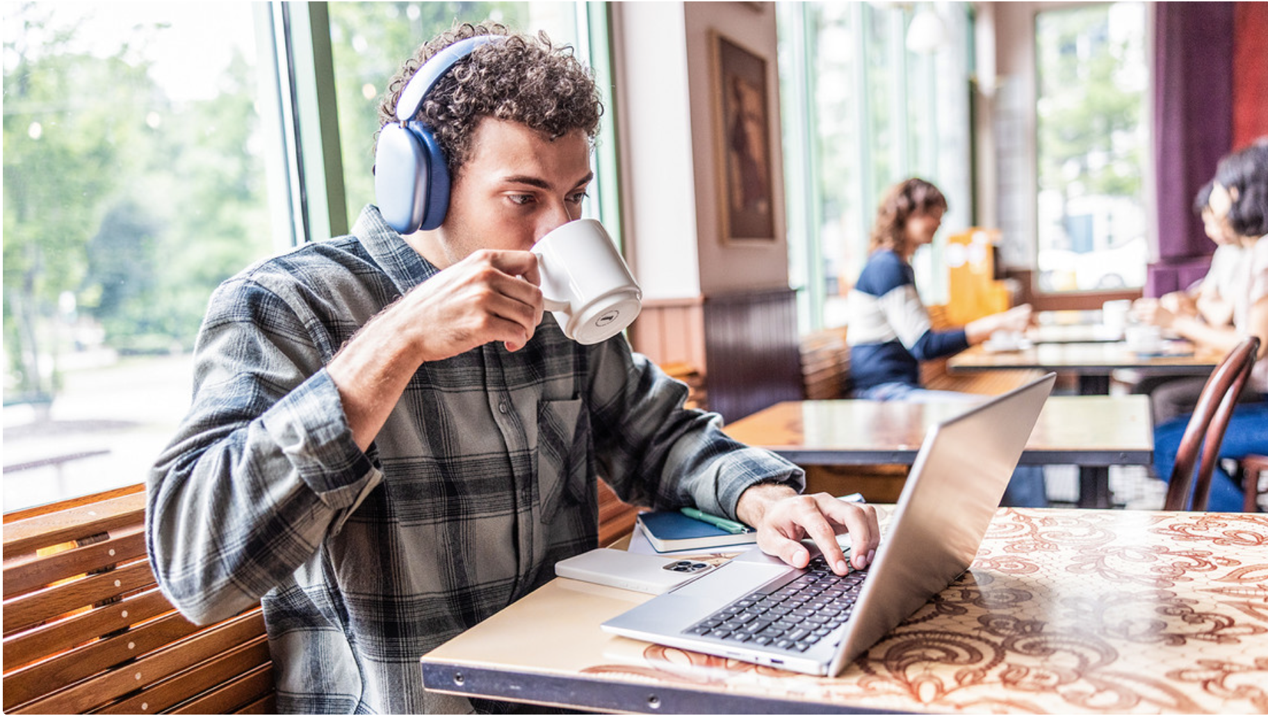 La IA elimina 16.000 empleos al mes en EE.UU. y esta generación es la más vulnerable