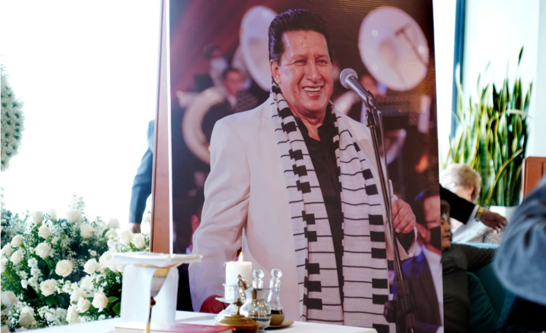  “La música ecuatoriana perdió un referente y nosotros un papá”, multitudinario velorio para el último adiós de Gustavo Velásquez
