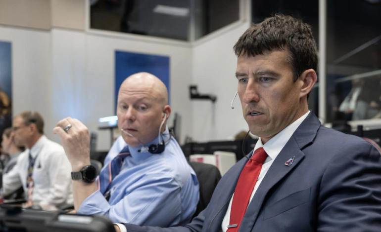  La tripulación del Artemis II se prepara para el encendido de los motores que los llevará fuera de órbita terrestre