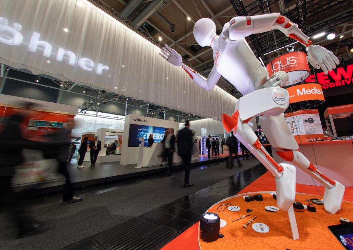 Auge de lectura digital atrae a más chinos hacia los libros