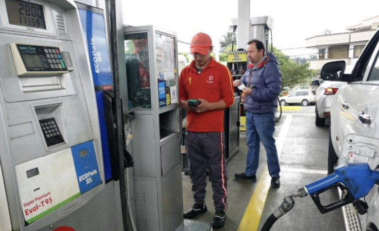  Alza de combustibles en Ecuador desata malestar ciudadano y presión sobre el costo de vida