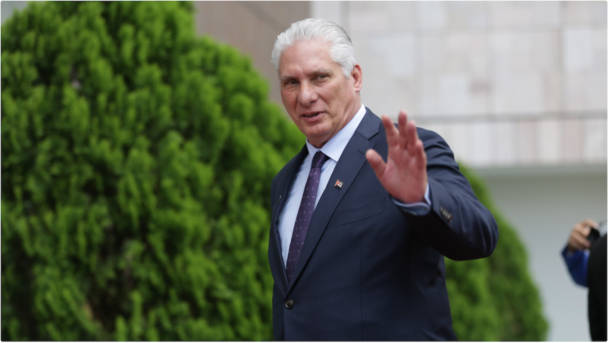 Díaz-Canel: «Llevamos al mundo maestros y no bombas, eso es socialismo”