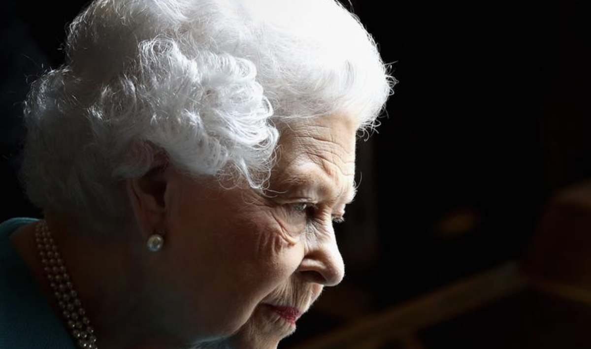 Carlos III rinde homenaje a la reina Isabel en su centenario