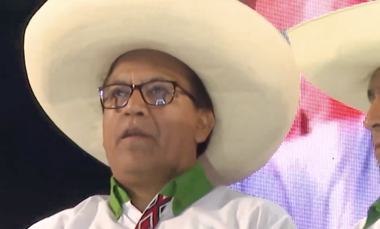  El candidato de la izquierda en Perú alcanza un lugar en la segunda vuelta gracias al escrutinio del voto rural