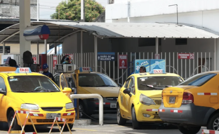  Gasolina más cara en Ecuador: el costo del transporte escolar se encarece