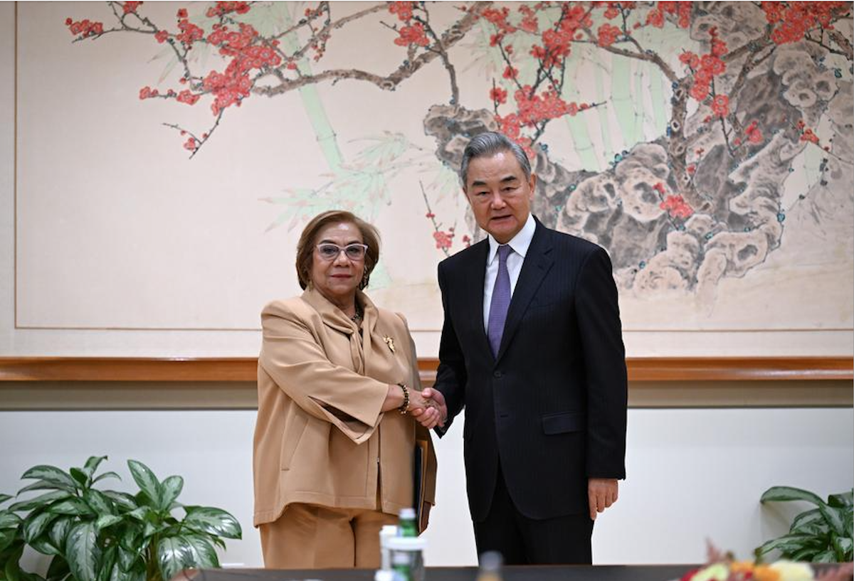 Cancilleres de China y Colombia prometen impulsar la cooperación práctica