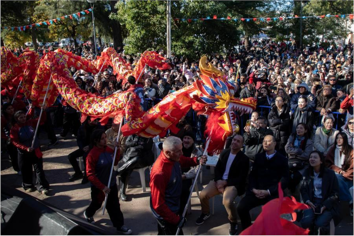 Cultura china atrae a miles de argentinos durante el festival otoñal
