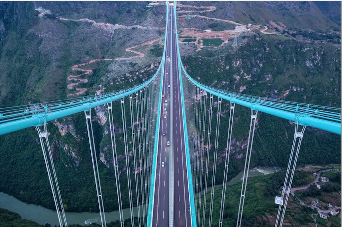 Puente más alto del mundo, en China, es también una atracción turística que beneficia a las regiones interiores del país.