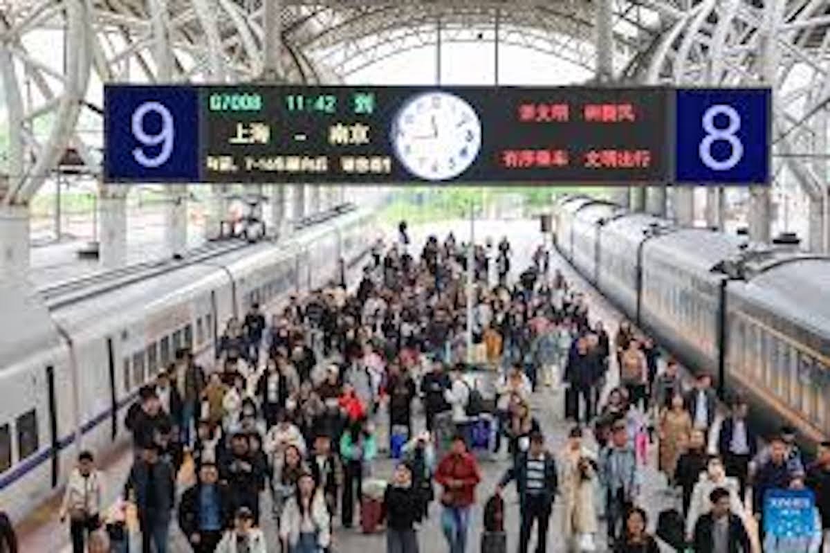 China añade 1.641 trenes para satisfacer la creciente demanda de viajes de regreso por vacaciones del Primero de Mayo