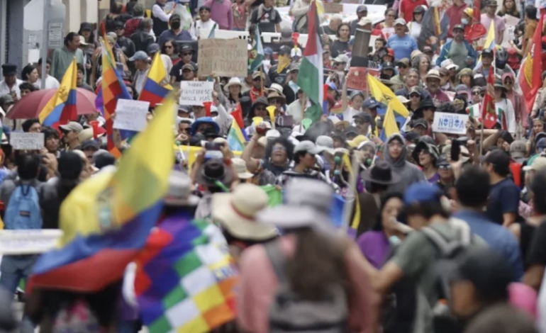  Masiva marcha del 1 de Mayo en Quito: más de 15.000 personas protestaron contra el gobierno de Noboa