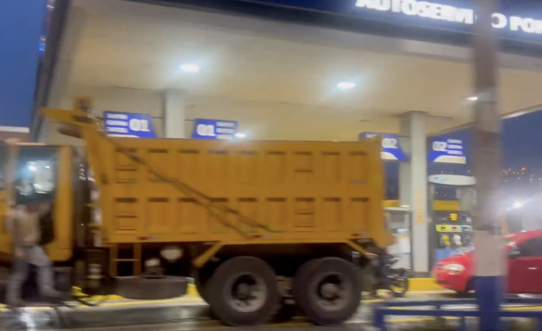  Gasolina sube y escasea: la Súper roza los $5 mientras crecen las quejas por desabastecimiento en Ecuador