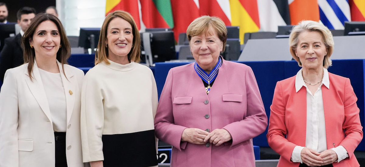 UE.- Merkel anima a la UE a «seguir regulando» las redes sociales y la IA por suponer «un riesgo» para la democracia