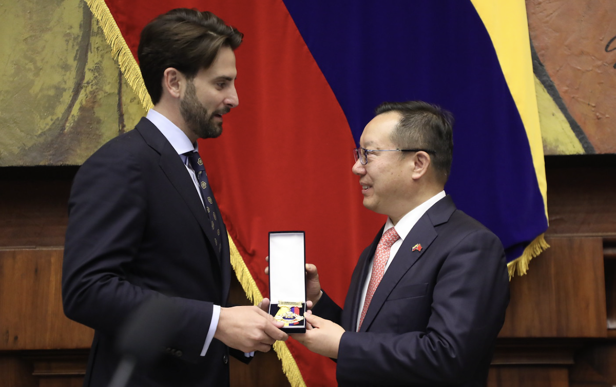 Asamblea de Ecuador honra a maestro chino y refuerza la alianza cultural con China en un acto histórico