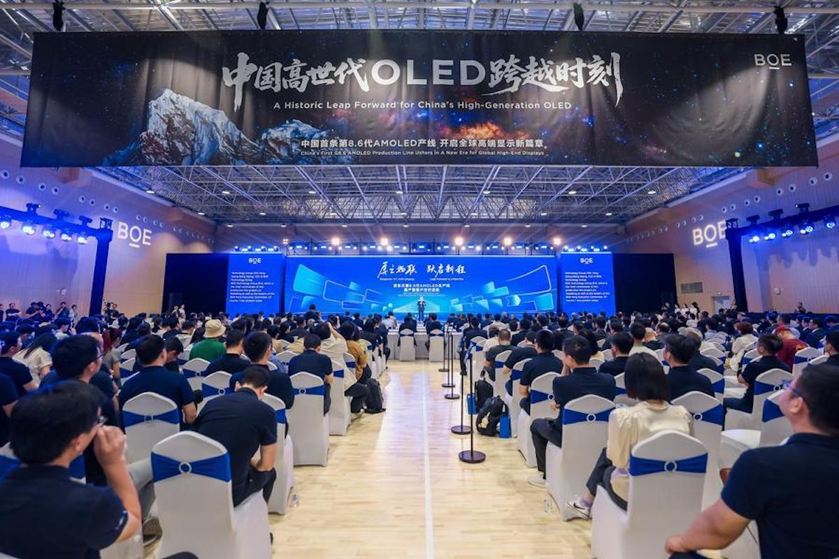 Línea de producción de última generación de China ofrecerá pantallas más delgadas y económicas para portátiles y tabletas a nivel mundial