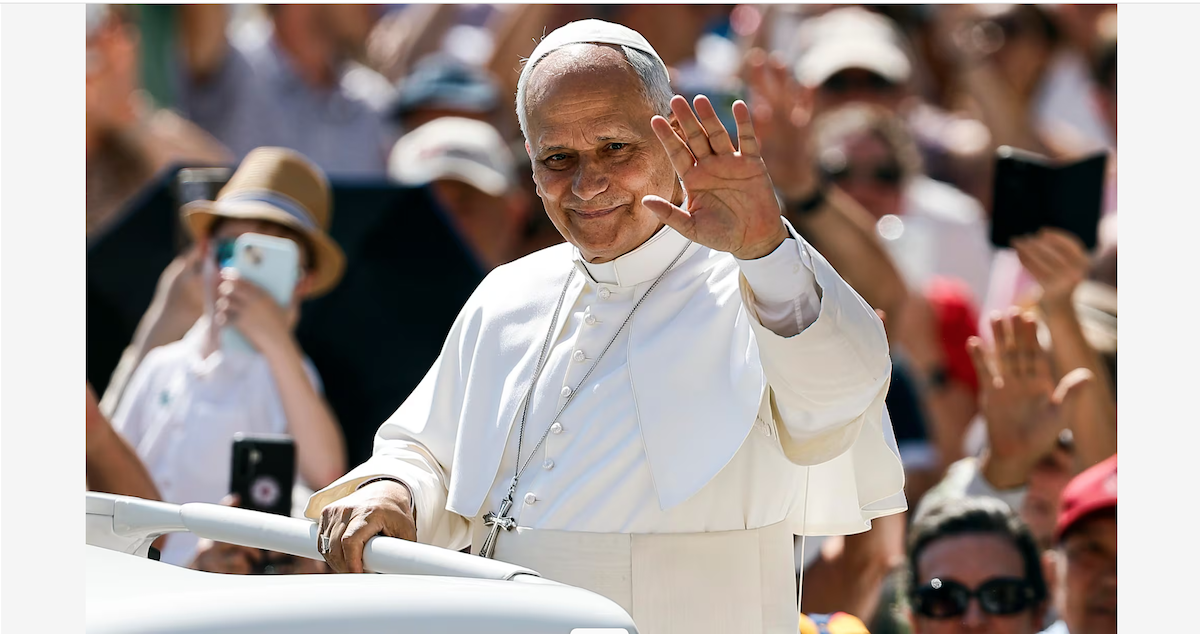 El papa León XIV recibe un balón del Mundial 2026 y envía un mensaje de ...