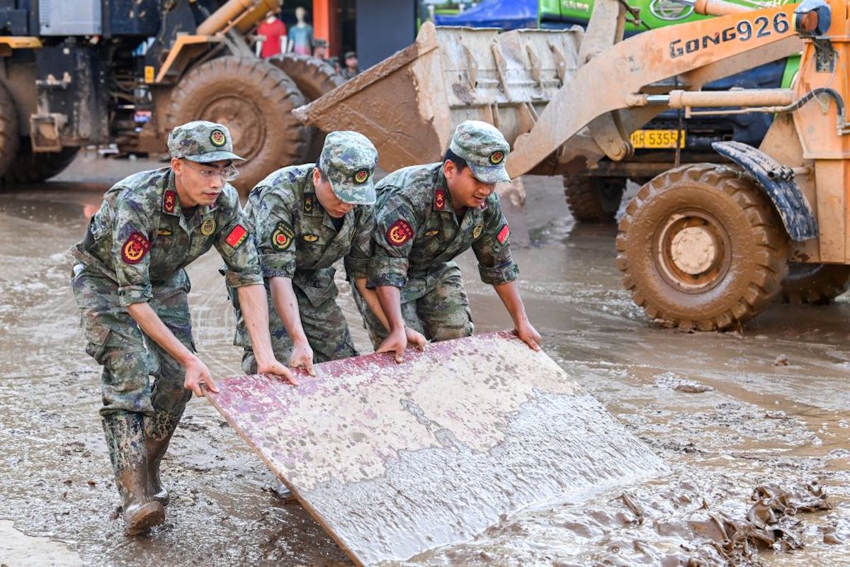 China emite alerta roja por inundaciones repentinas y riesgos geológicos