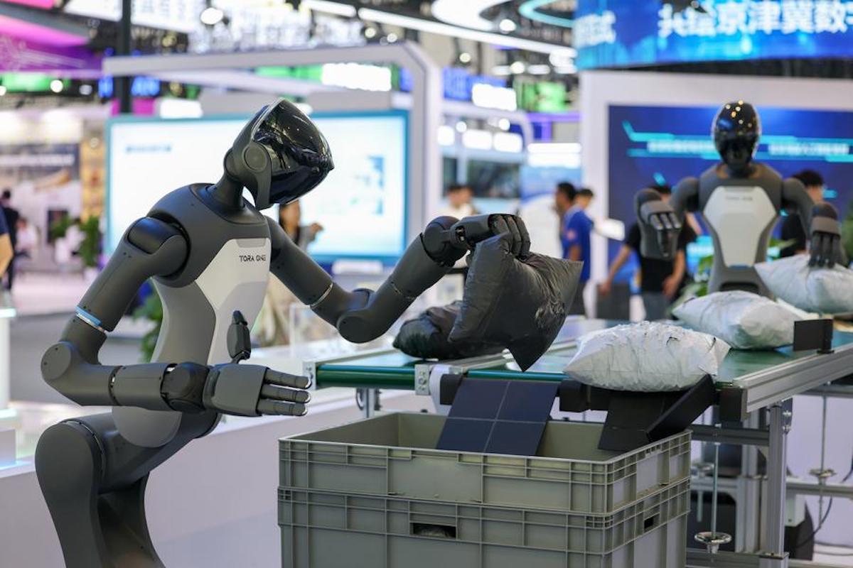 La producción de robots humanoides de China superará las 100.000 unidades este año