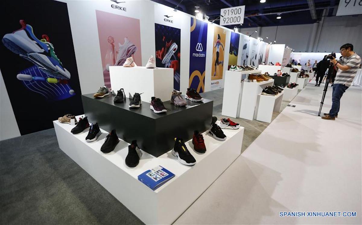 Marcas de calzado de China buscan expandirse en América del Norte en feria comercial en Las Vegas