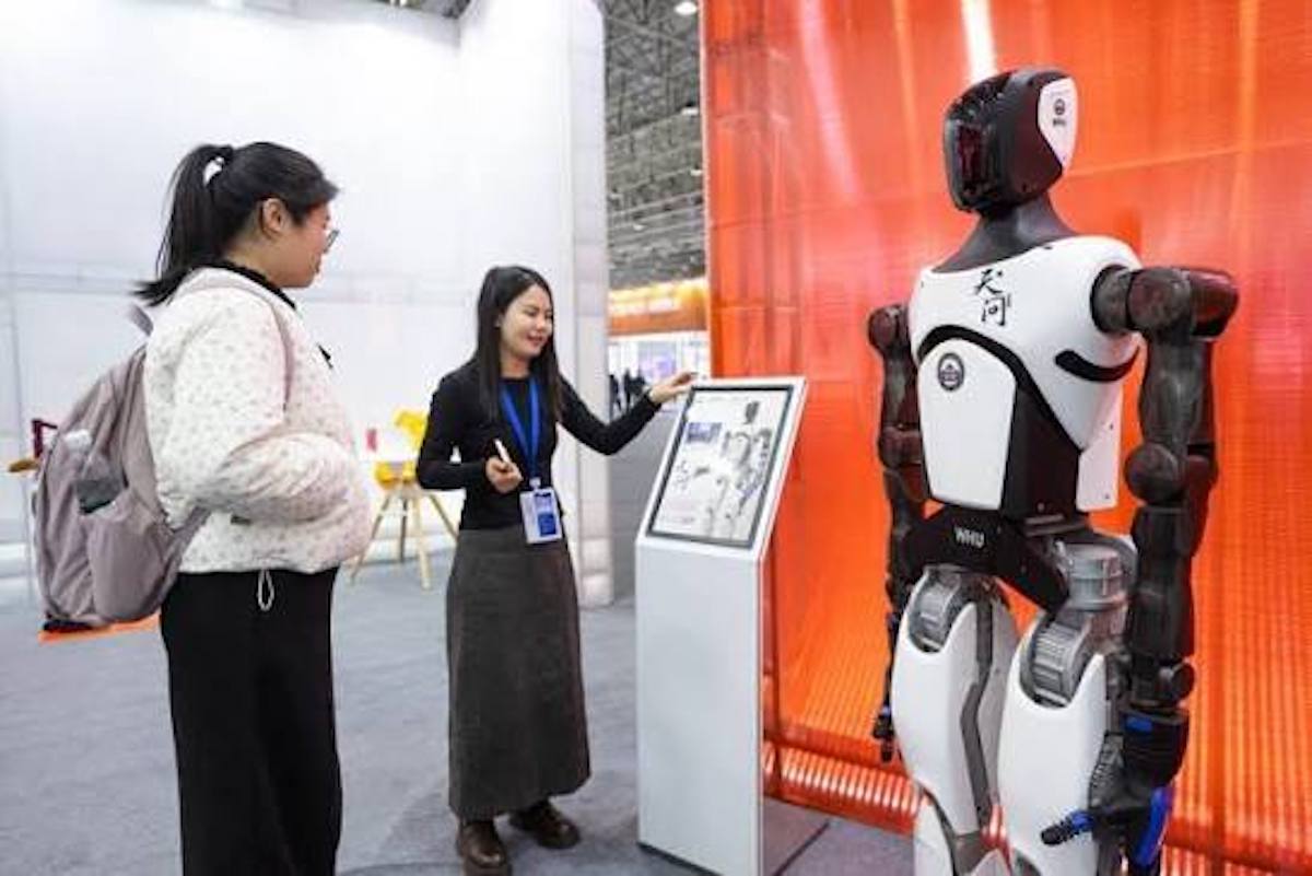 Volumen de industria de IA de China crece 40% superando 1,2 billones de yuanes en 2025