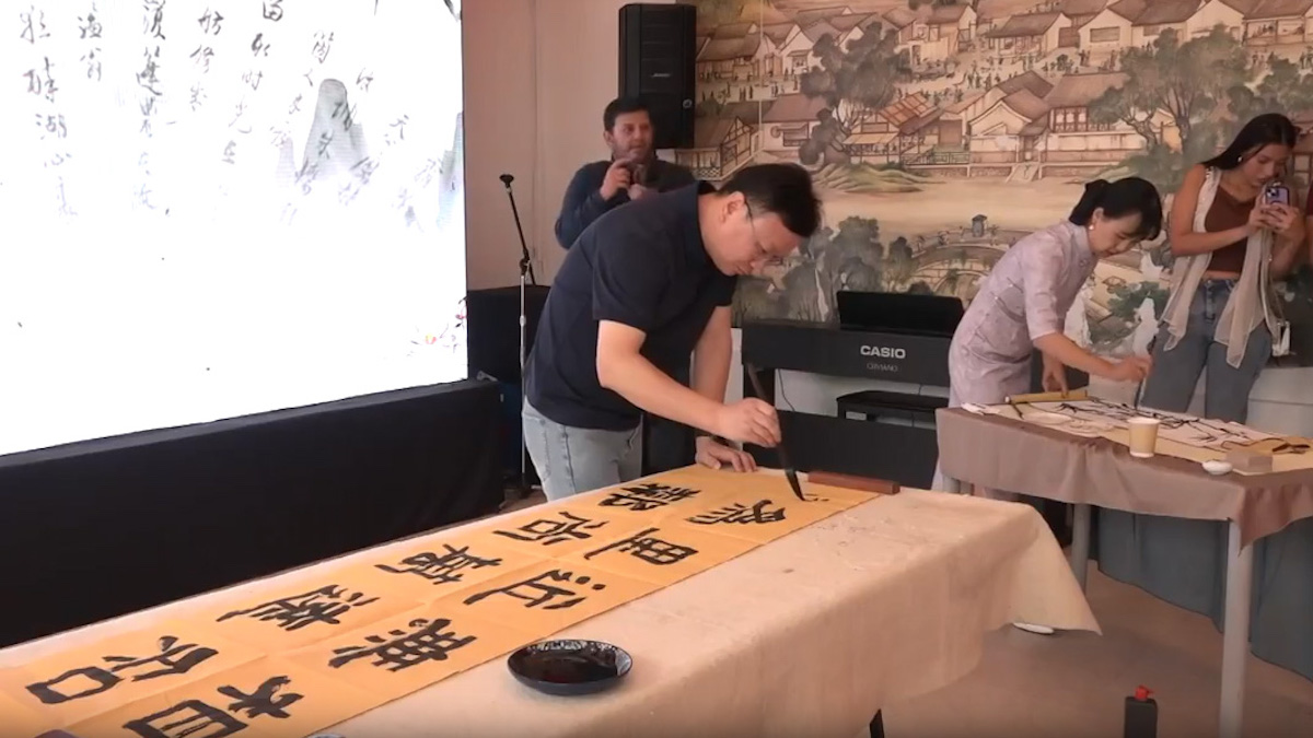 Jóvenes ecuatorianos persiguen sueños estudiando en China