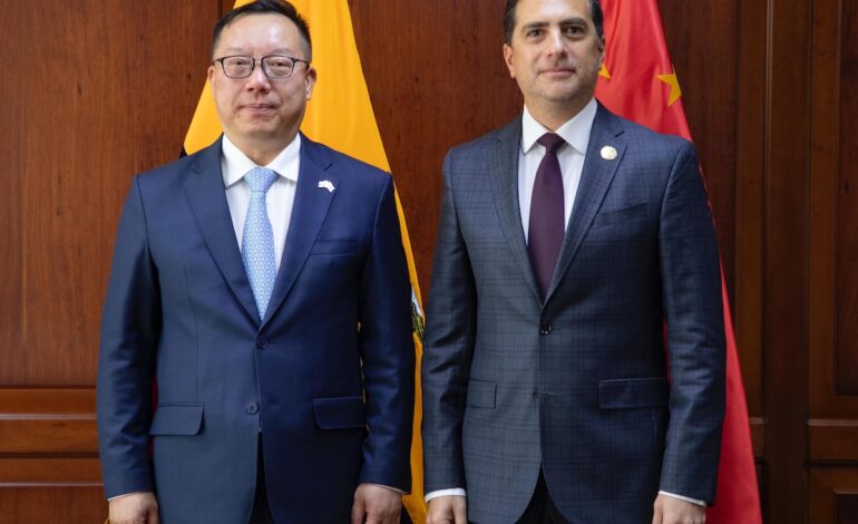  Canciller Roberto Kury y el embajador Sun Xiangyang afinan la agenda de la visita oficial de Daniel Noboa a China