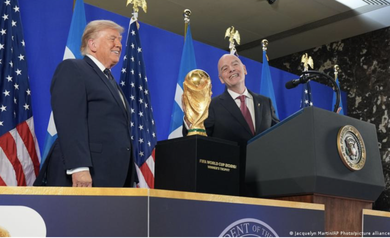 Donald Trump sale al rescate de su amigo Gianni Infantino