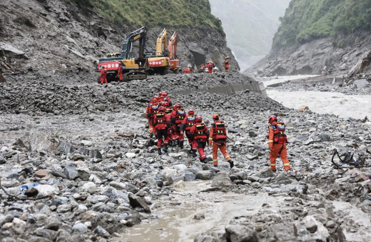 Nepal.- China eleva a 16 la cifra de ciudadanos fallecidos tras las devastadoras inundaciones en Nepal