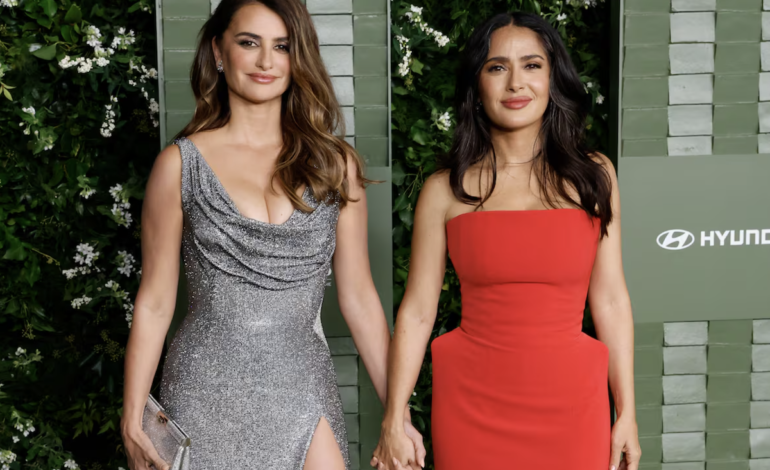  Penélope Cruz y Salma Hayek: la anécdota del maquillaje como prueba de una de las amistades más sólidas de Hollywood