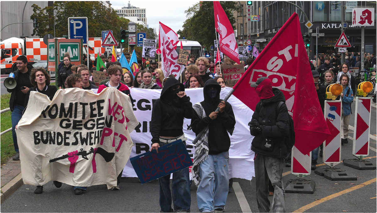 Alumnos alemanes protestan en masa contra los planes de Berlín de enviarlos a la guerra