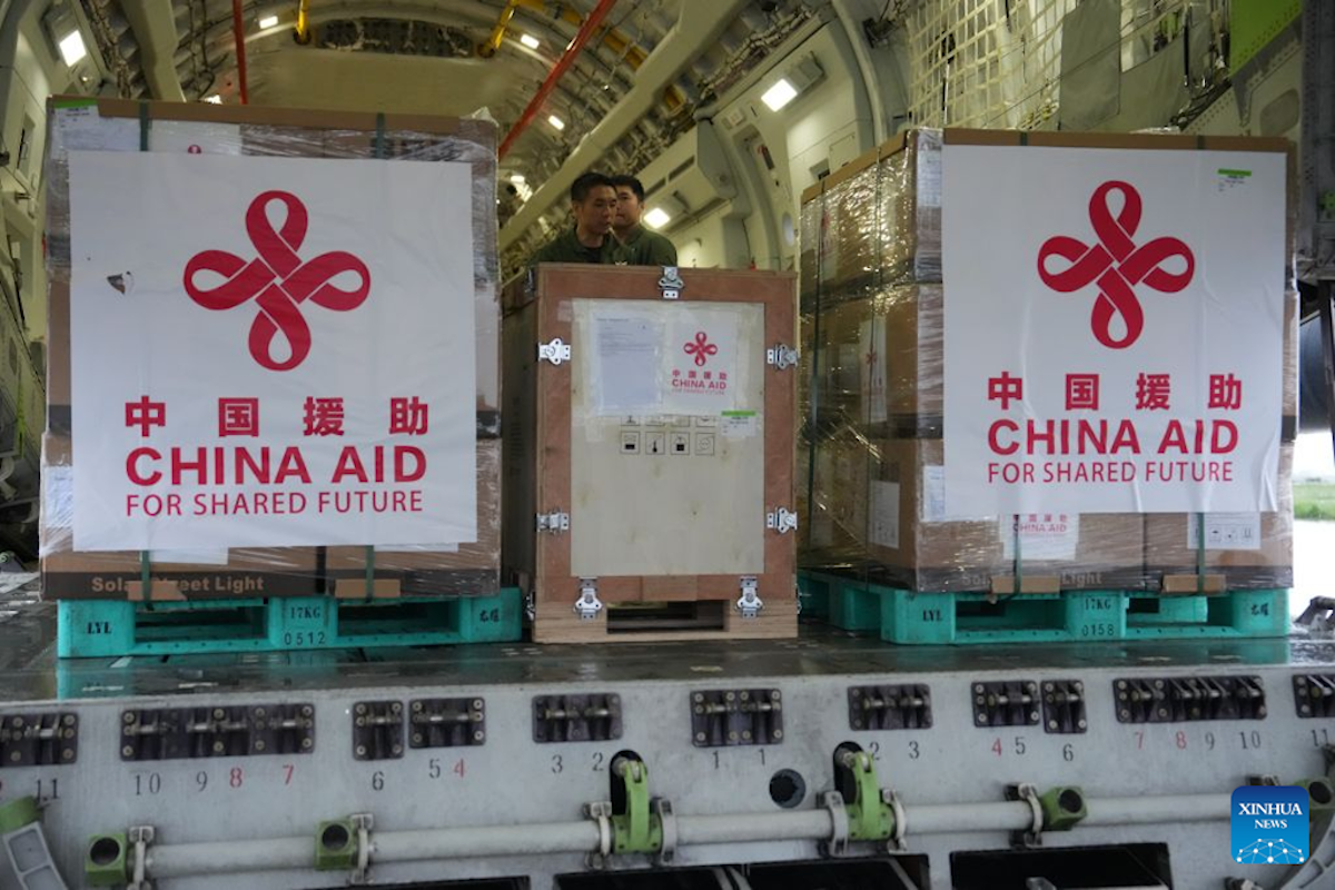China envía cuarto lote de suministros de ayuda de emergencia a Nepal