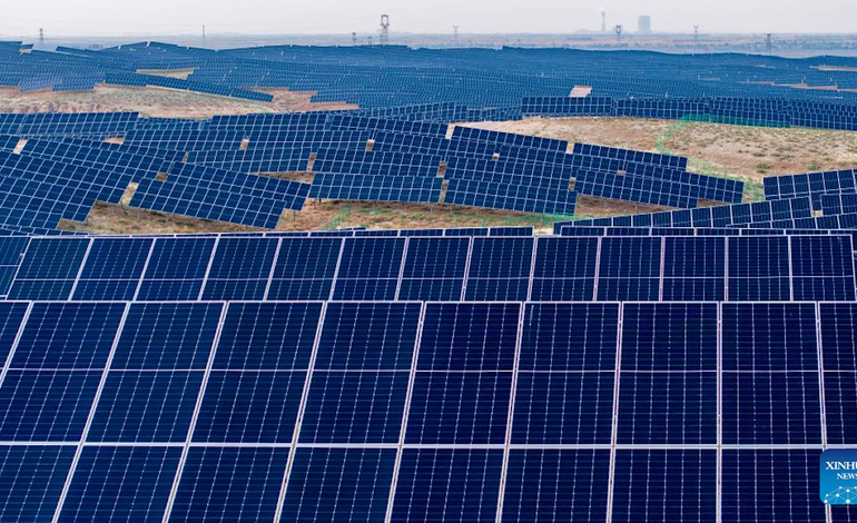  Capacidad fotovoltaica de China supera por primera vez a energía eléctrica a base de carbón