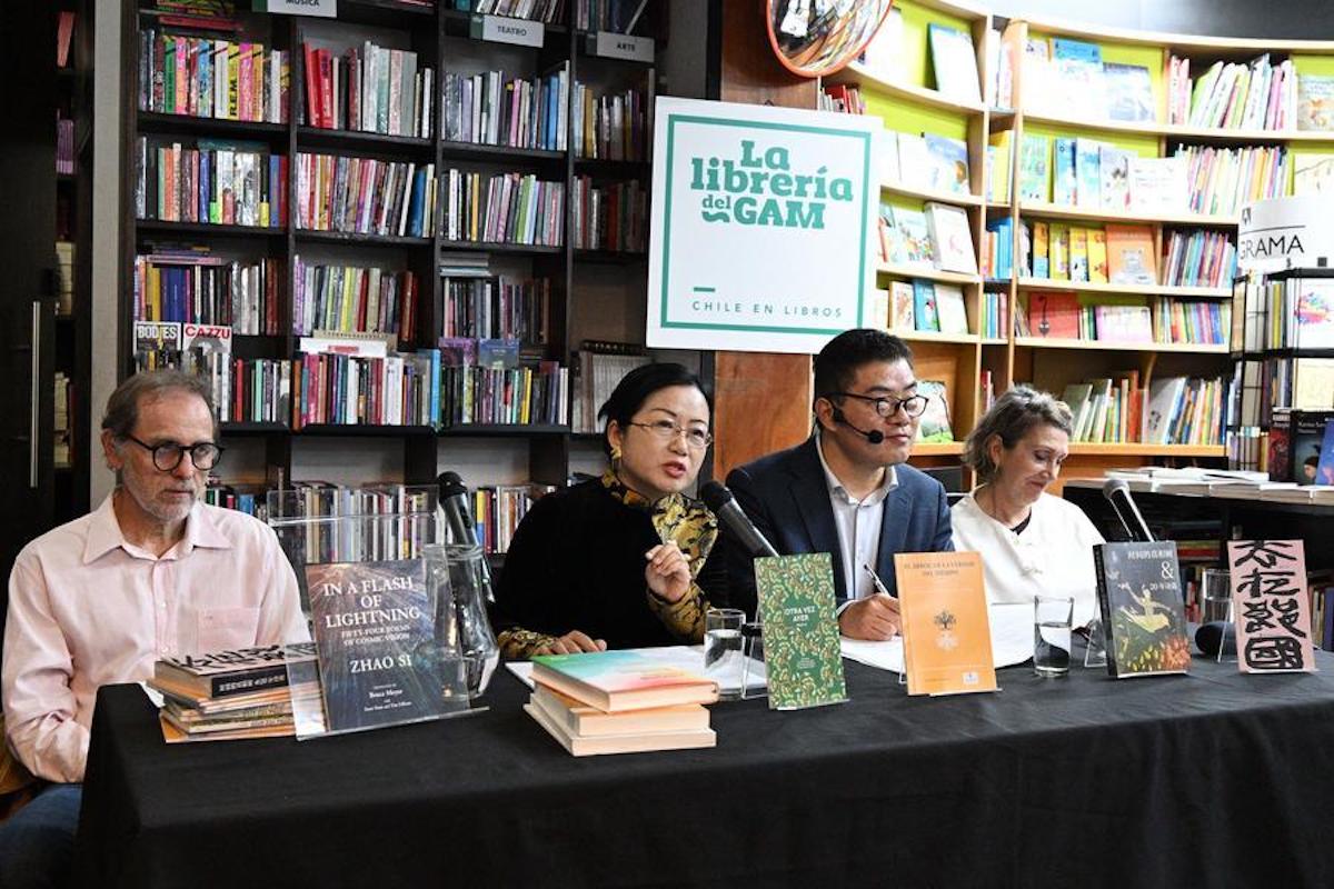 Escritores chinos y latinoamericanos abordan la minificción en encuentro literario en Chile